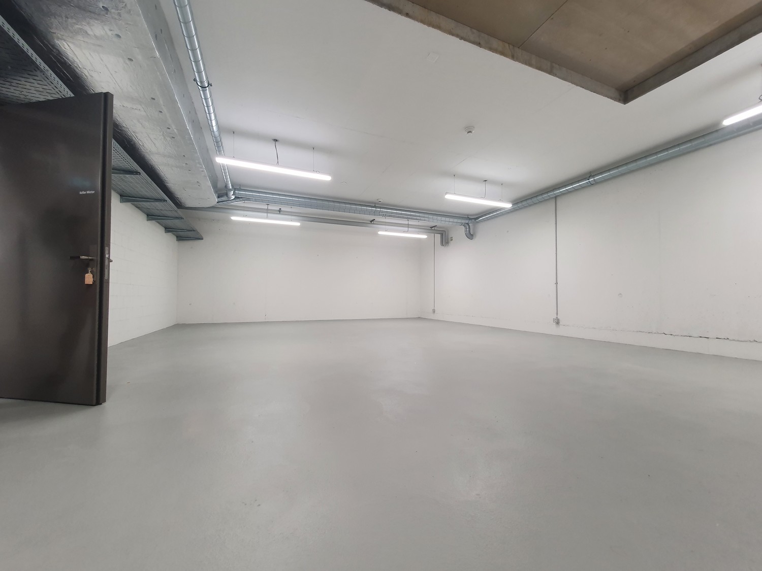 81-81m² storage room