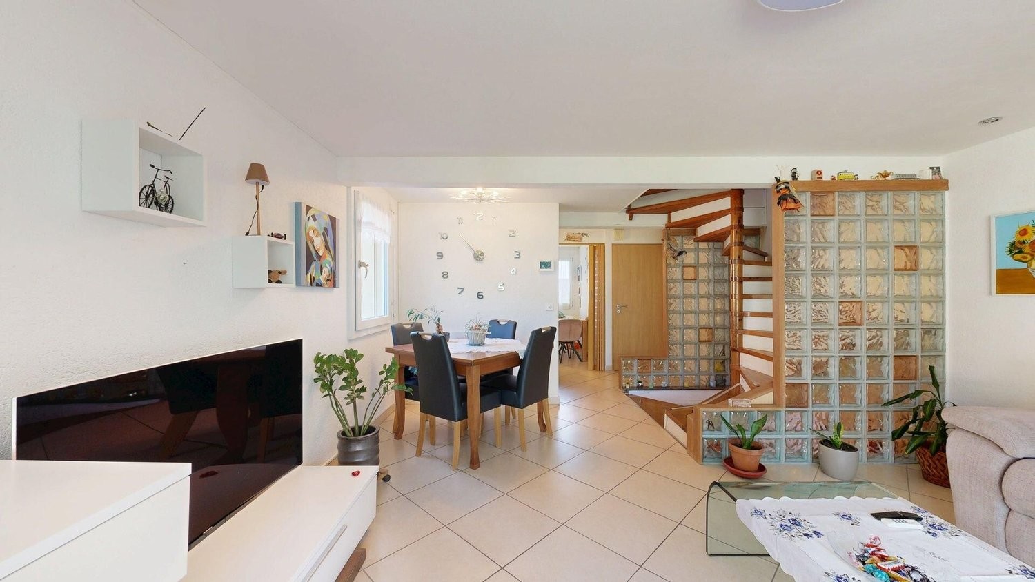 Casa a schiera angolare di 4 ½ locali, foto 3 di 10