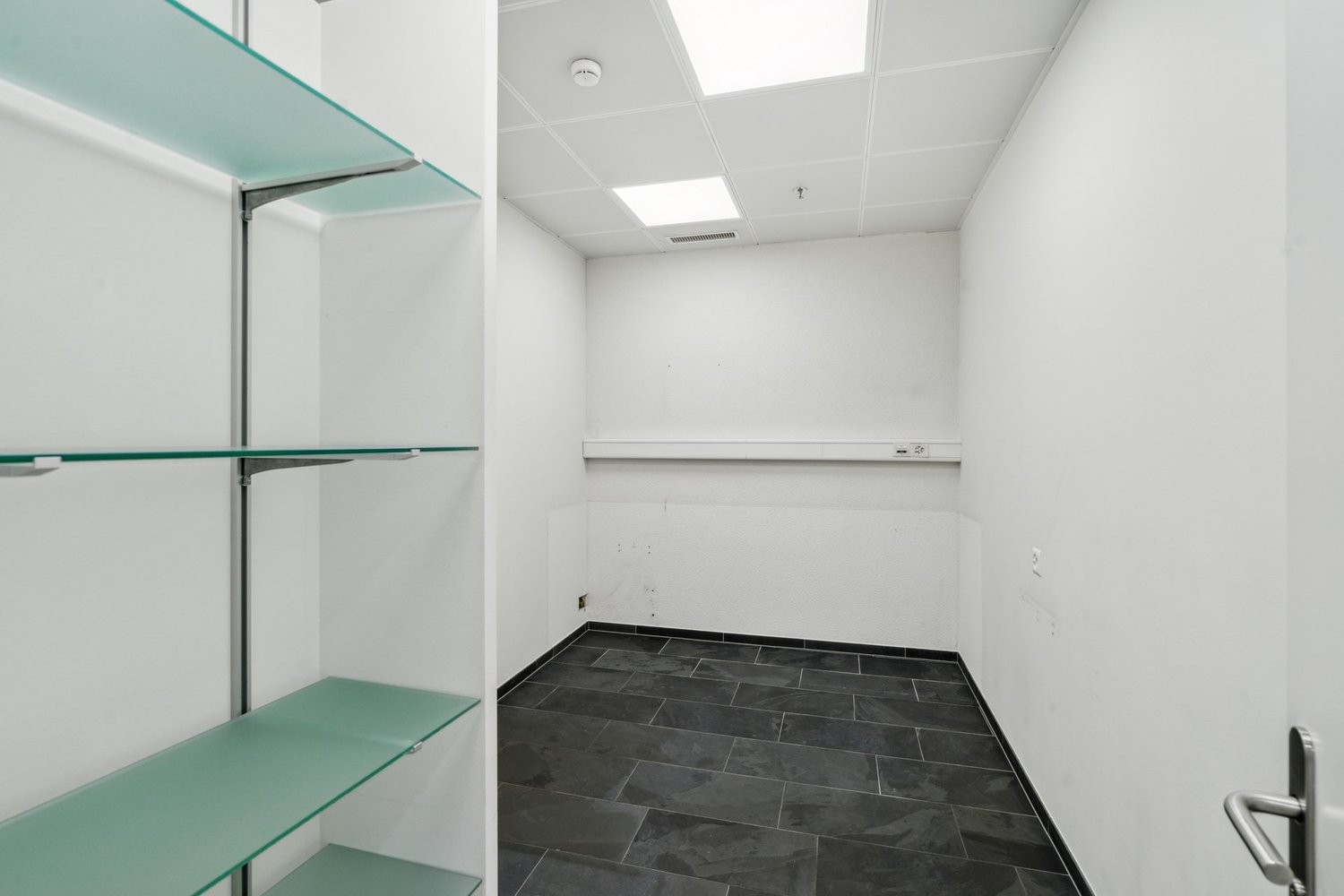 103m² shop, Foto 5 von 8