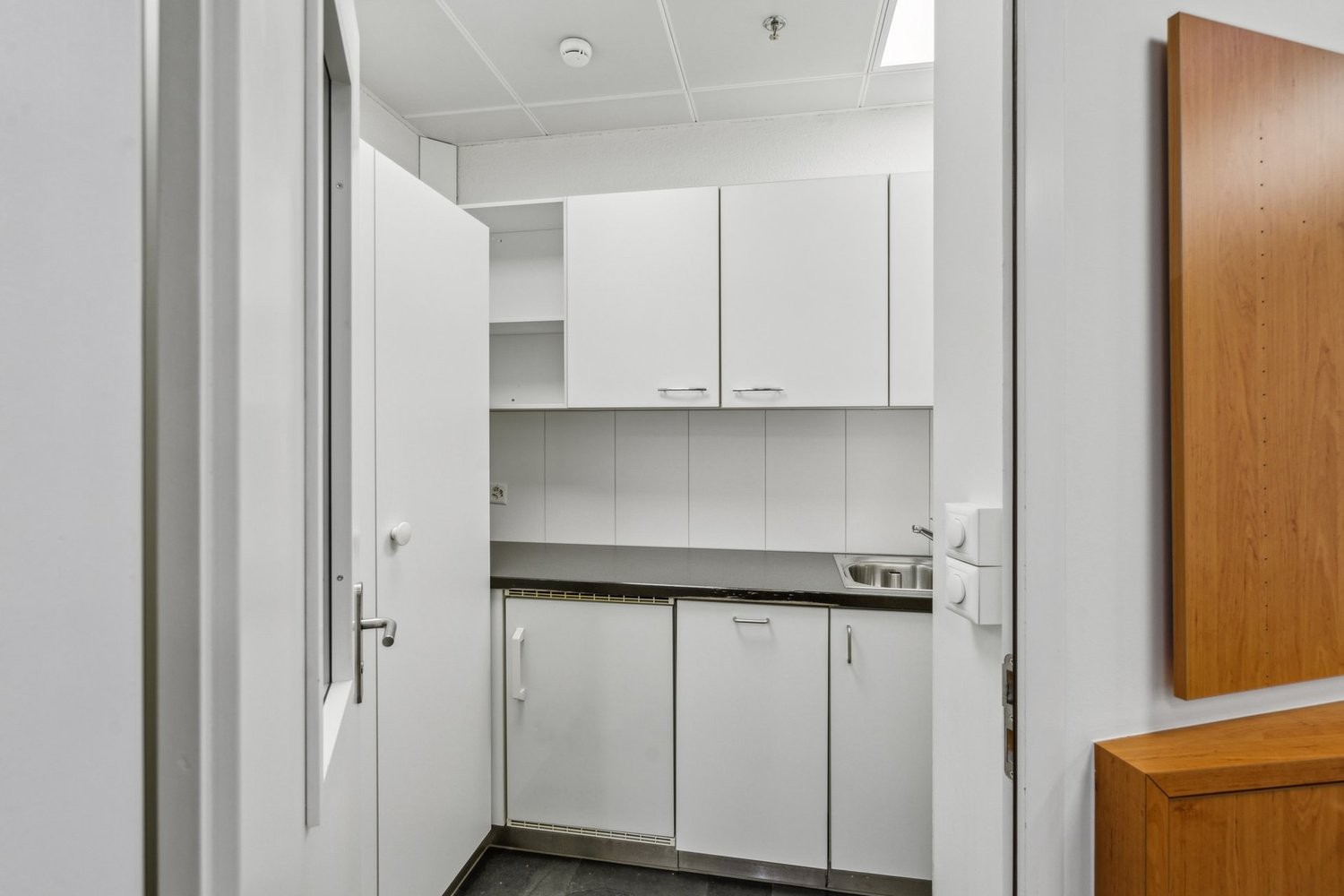 103m² shop, Foto 4 von 8