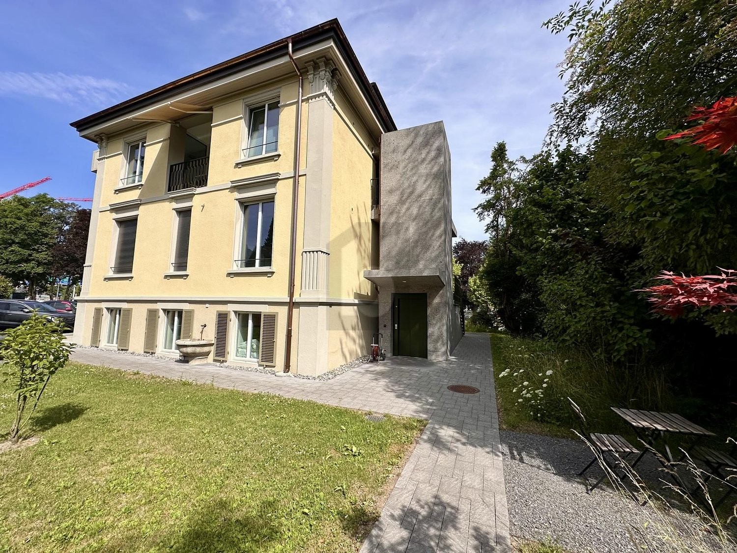 160m² office