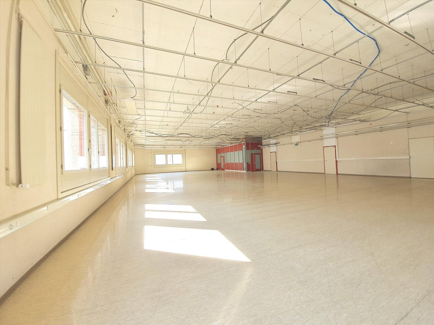 443m² office