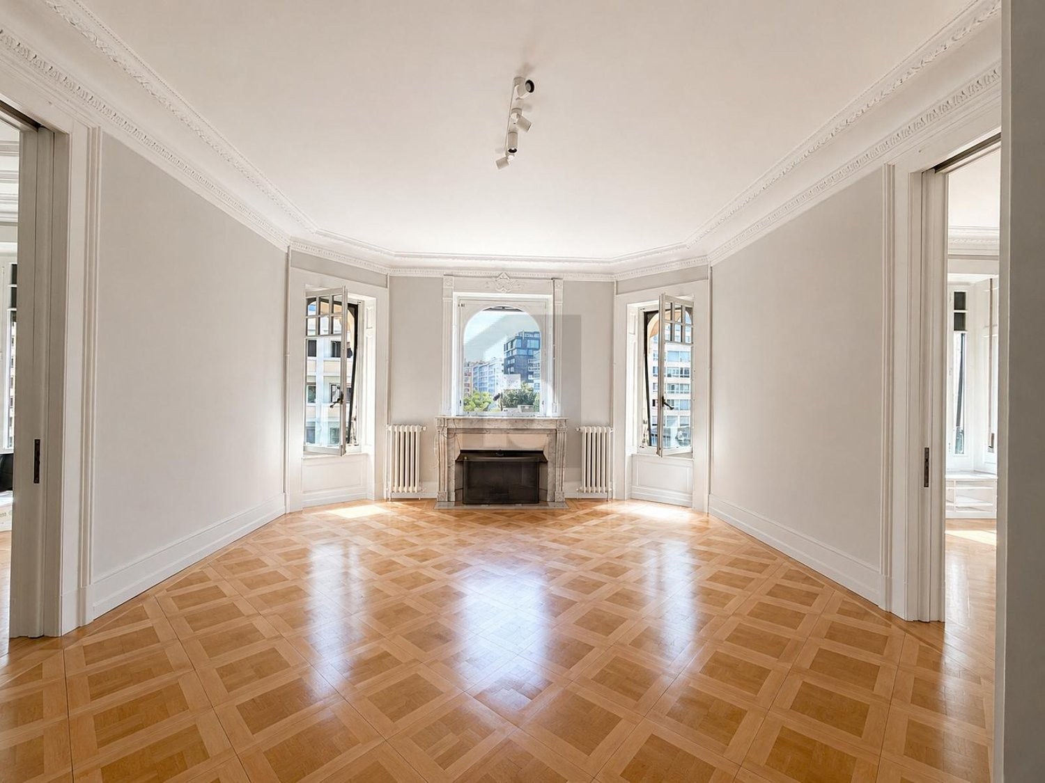 8-Zimmer-Wohnung, Foto 2 von 4