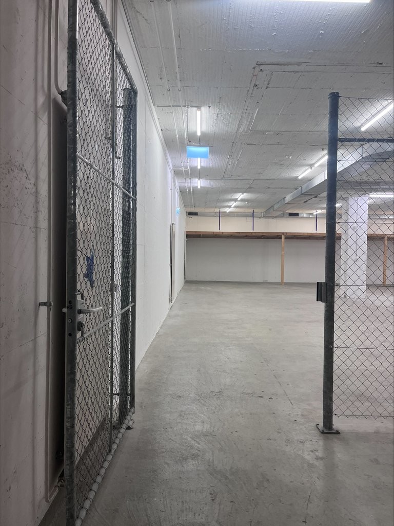 307m² storage room