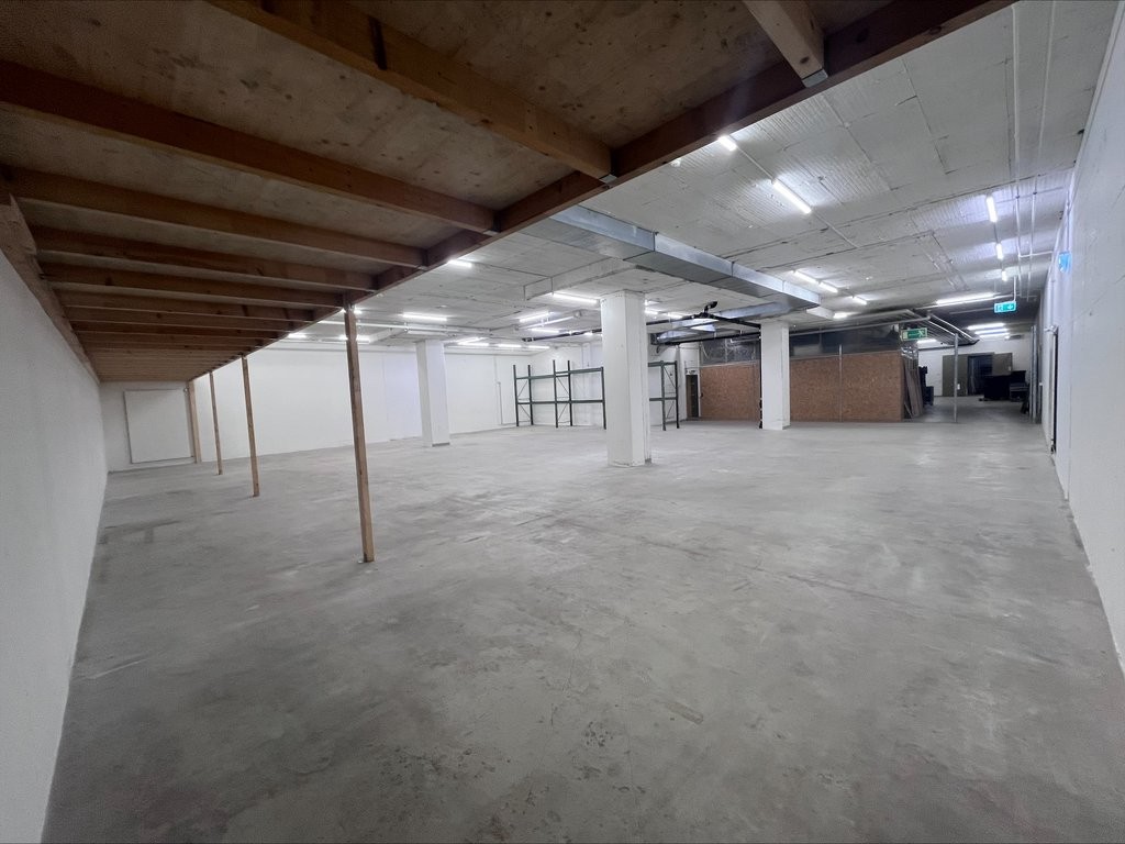 307m² storage room