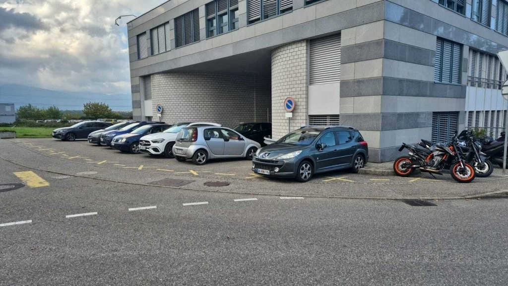 Posto auto coperto per biciclette