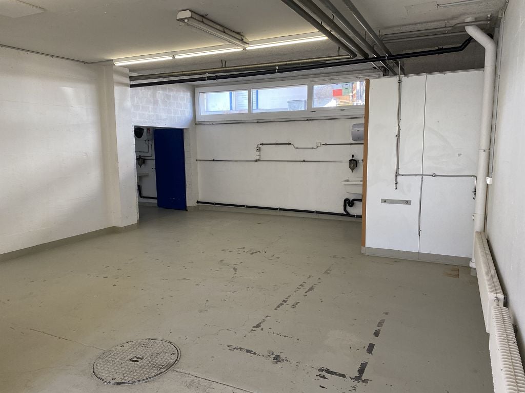 160m² commercial