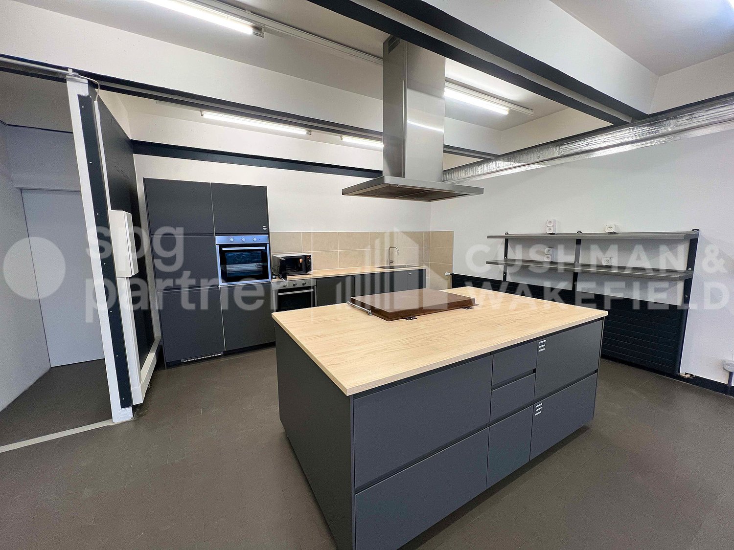 1470m² commercial