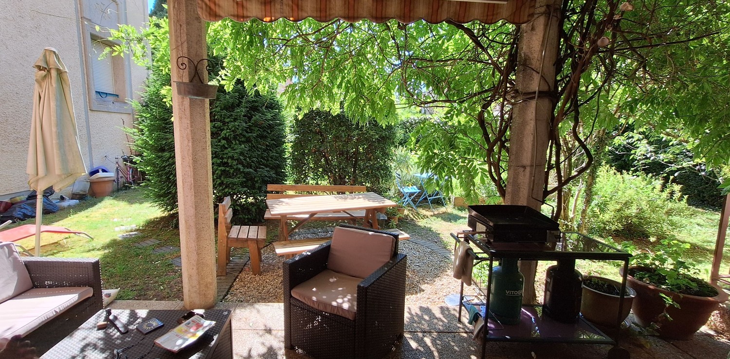 5 rooms apartment