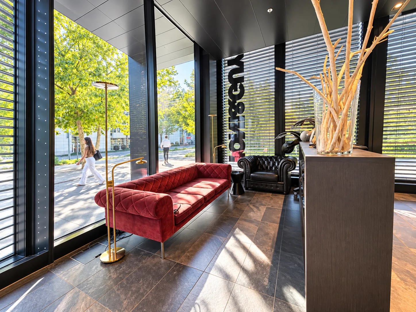 95m² commercial