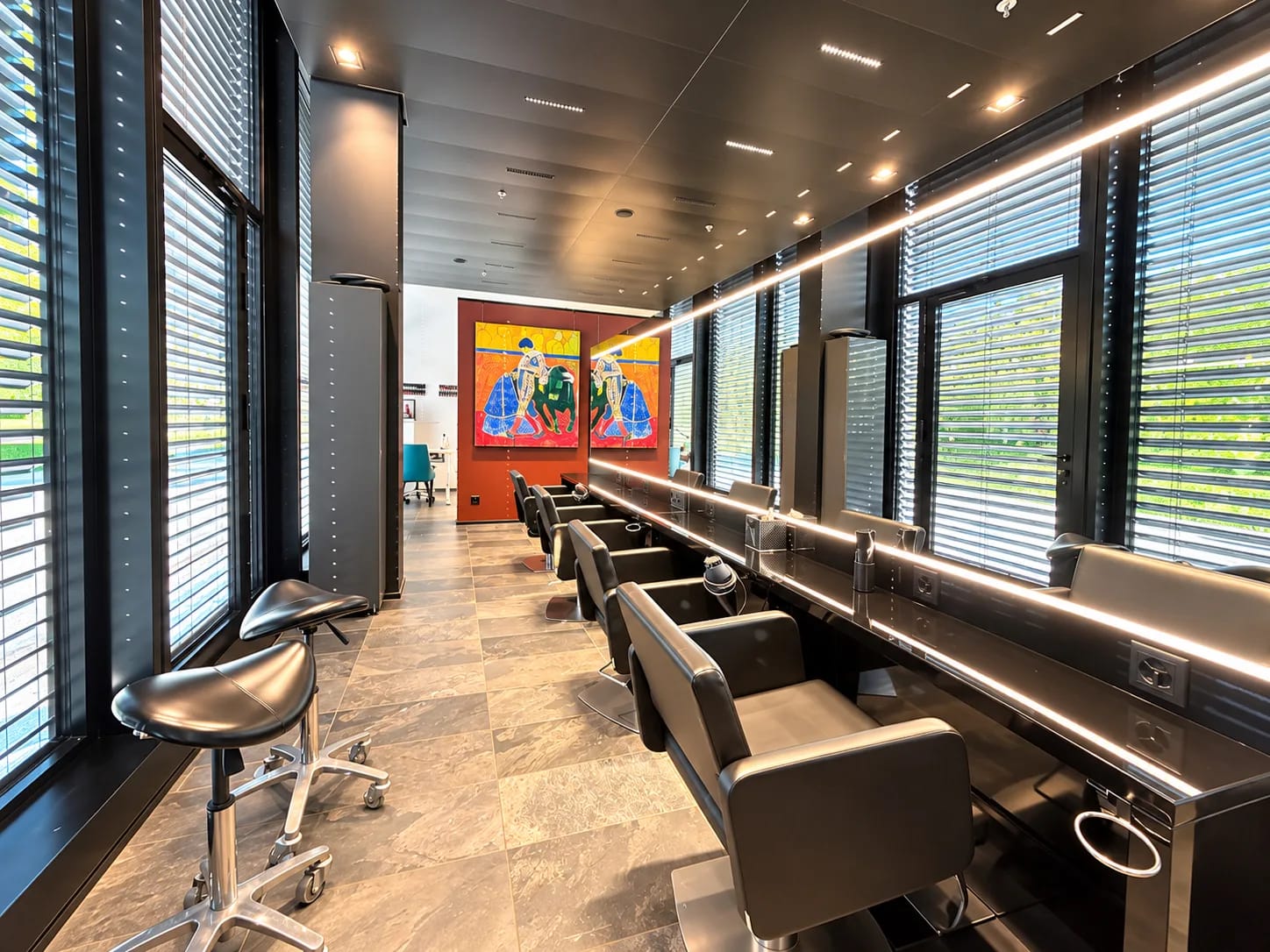 95m² commercial