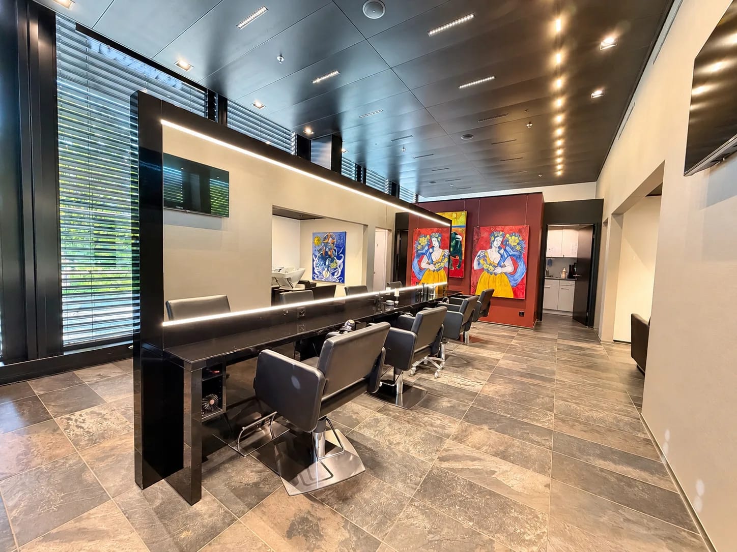 95m² commercial