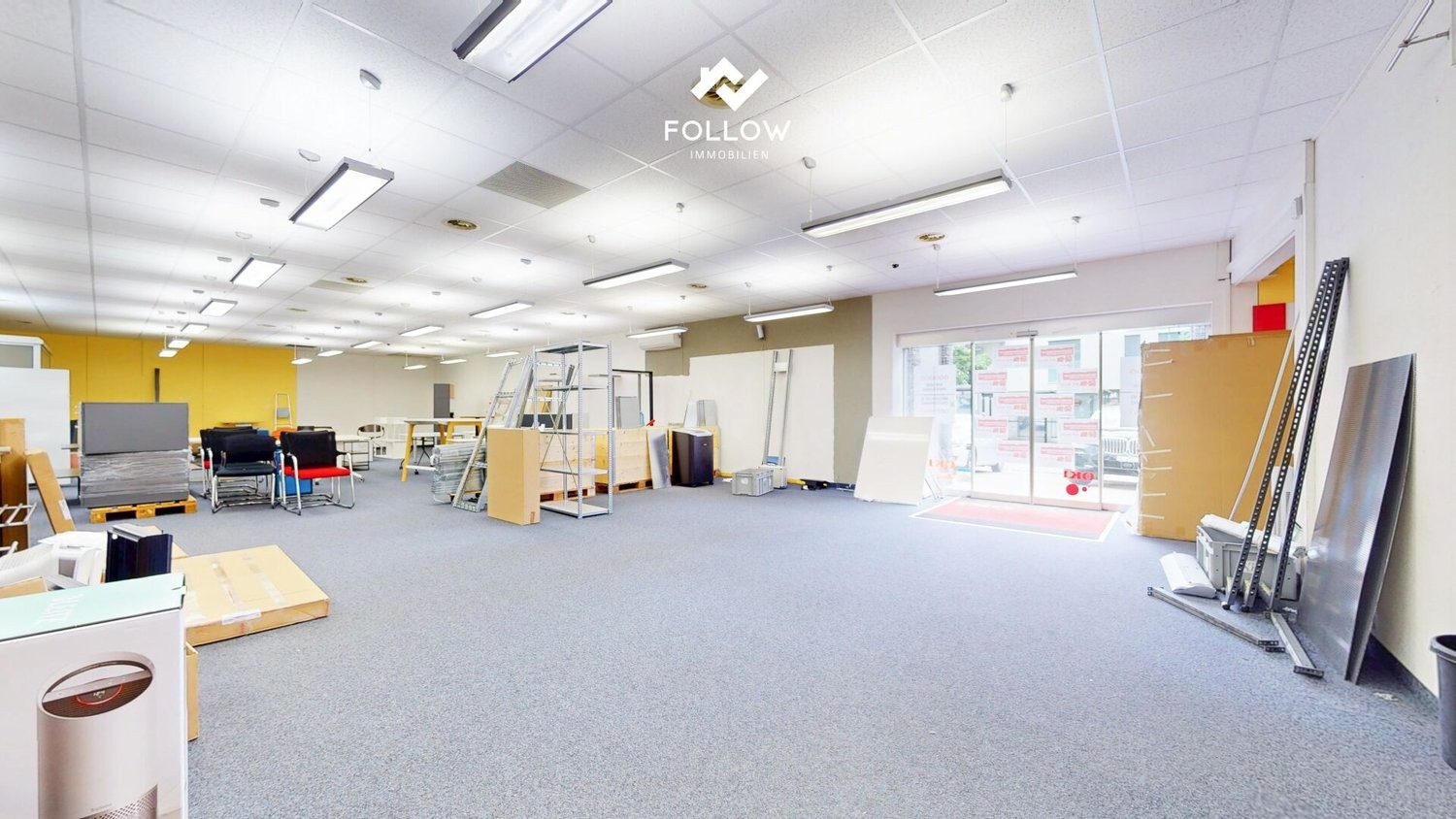 374m² shop