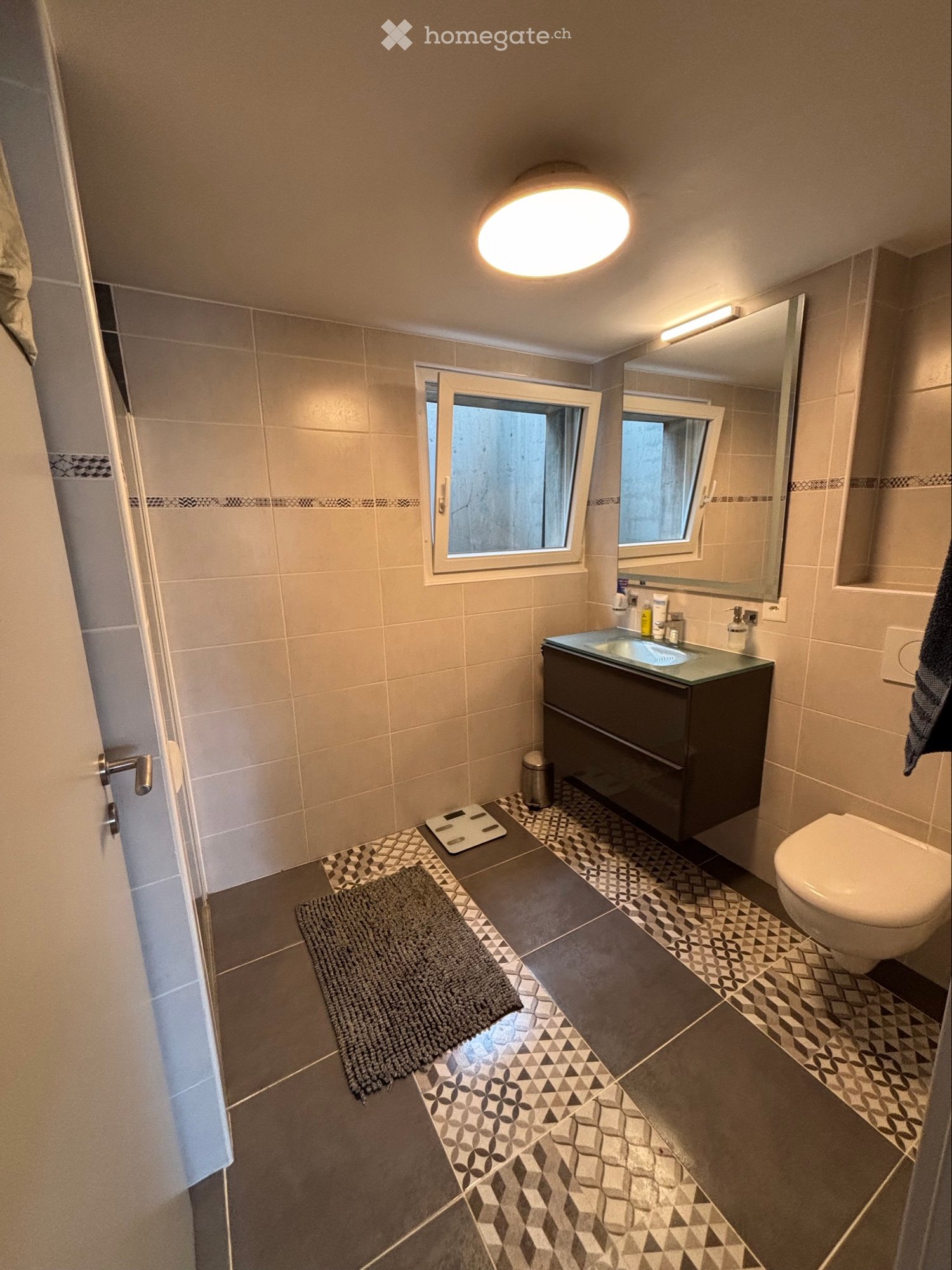 2-Zimmer-Wohnung
Appartement à remettre au 1er octobre.
Loyer 1200.-
Charge 50.-, Foto 3 von 5