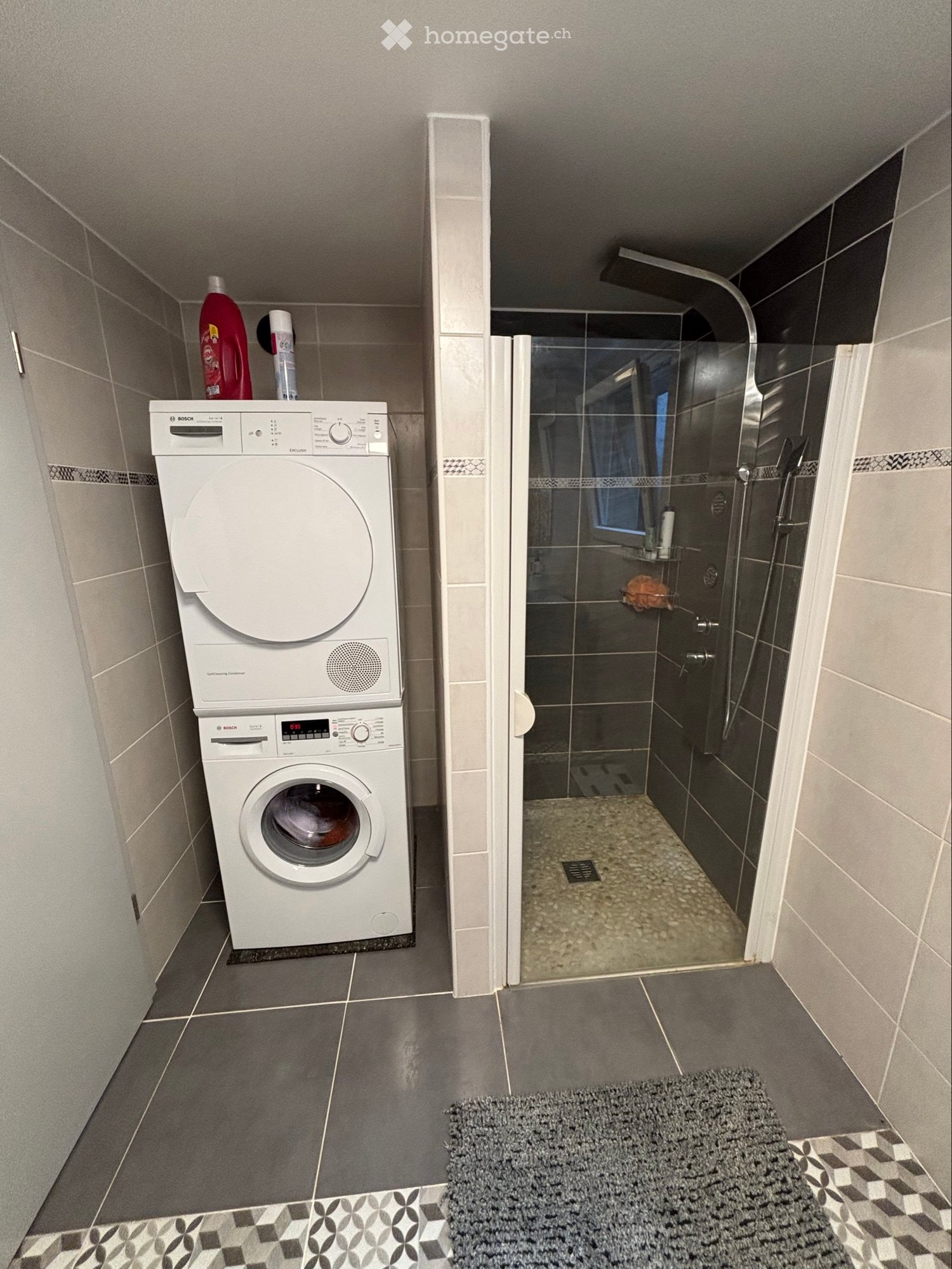 2-Zimmer-Wohnung
Appartement à remettre au 1er octobre.
Loyer 1200.-
Charge 50.-, Foto 4 von 5