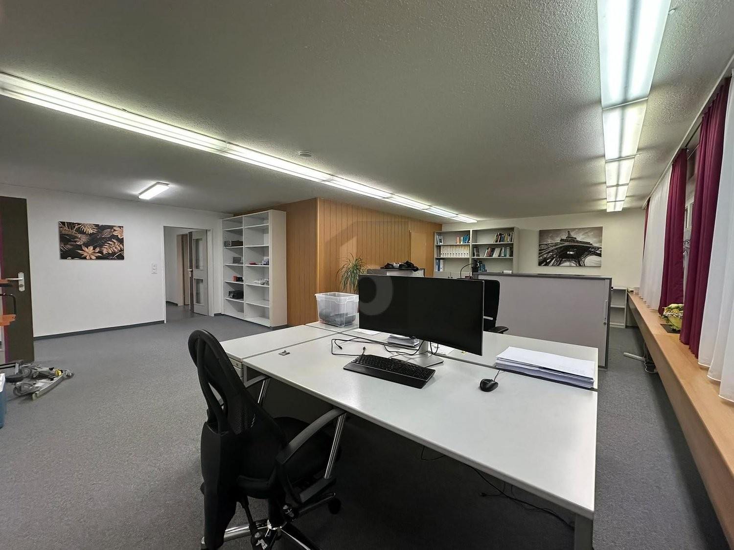 74m² office