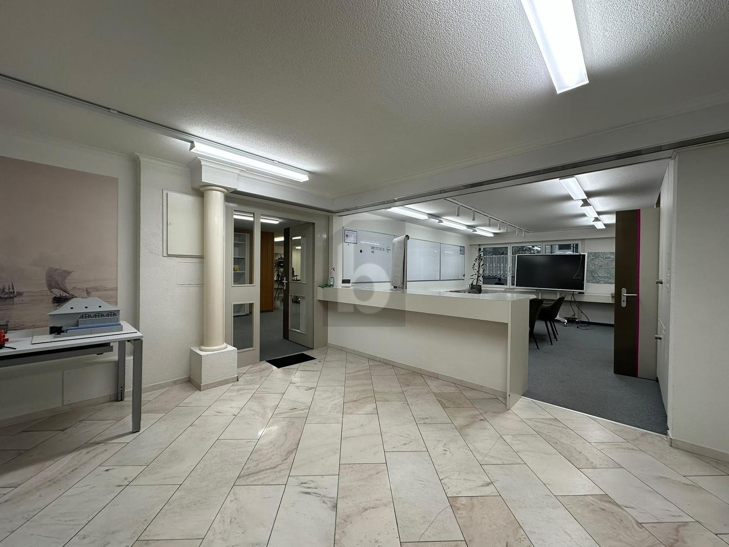 74m² office