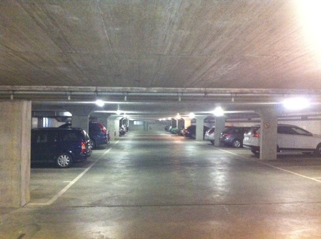 Covered bike parking, Foto 1 von 2