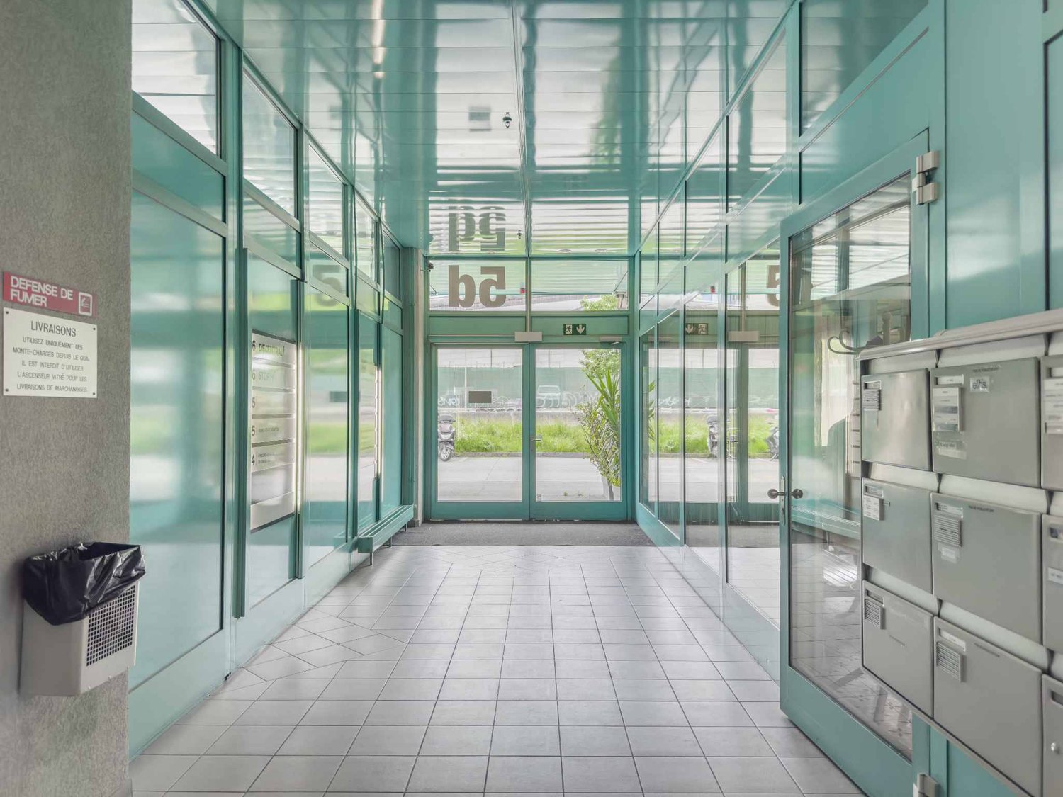 290m² office