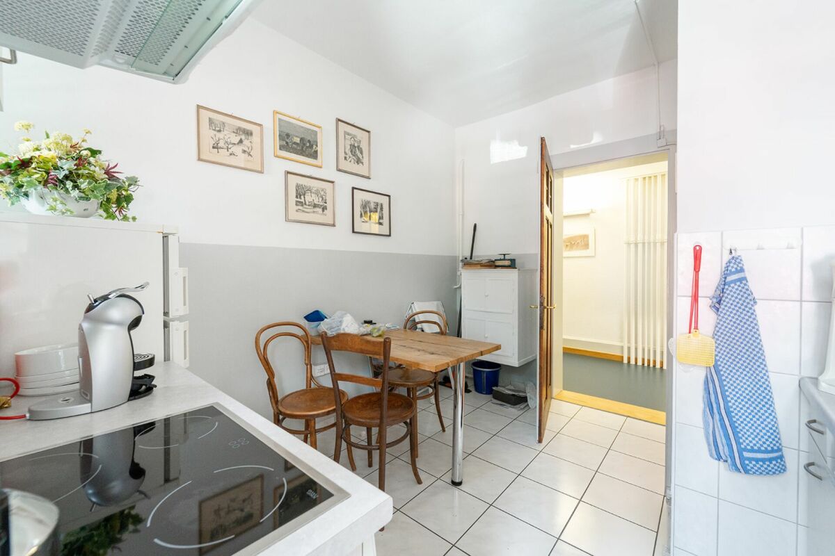 5 rooms apartment