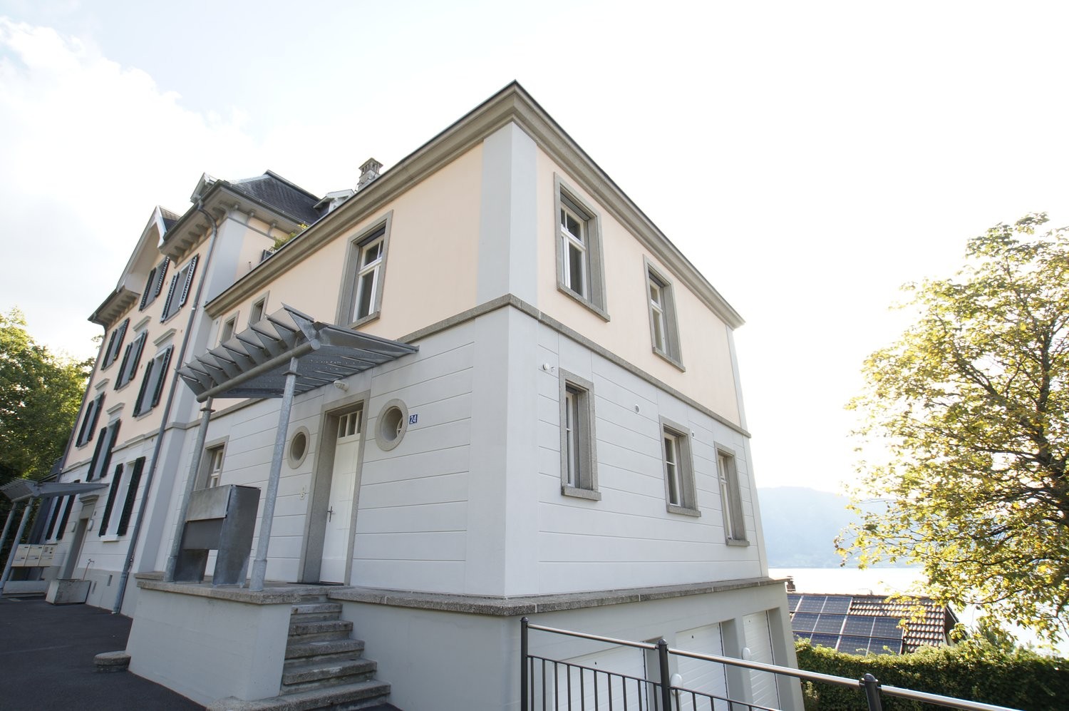 5 rooms apartment