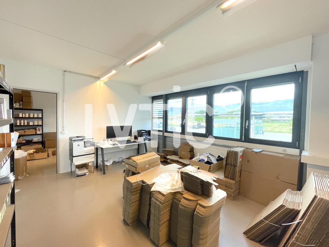330m² office