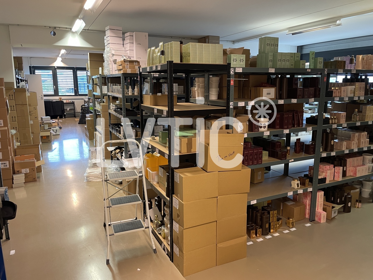 330m² office