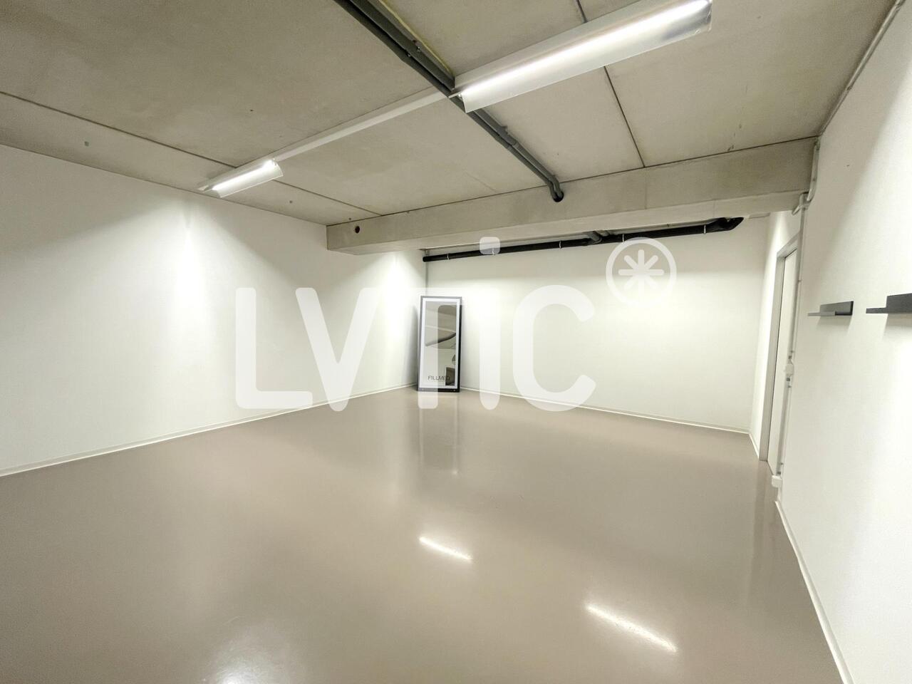 330m² office