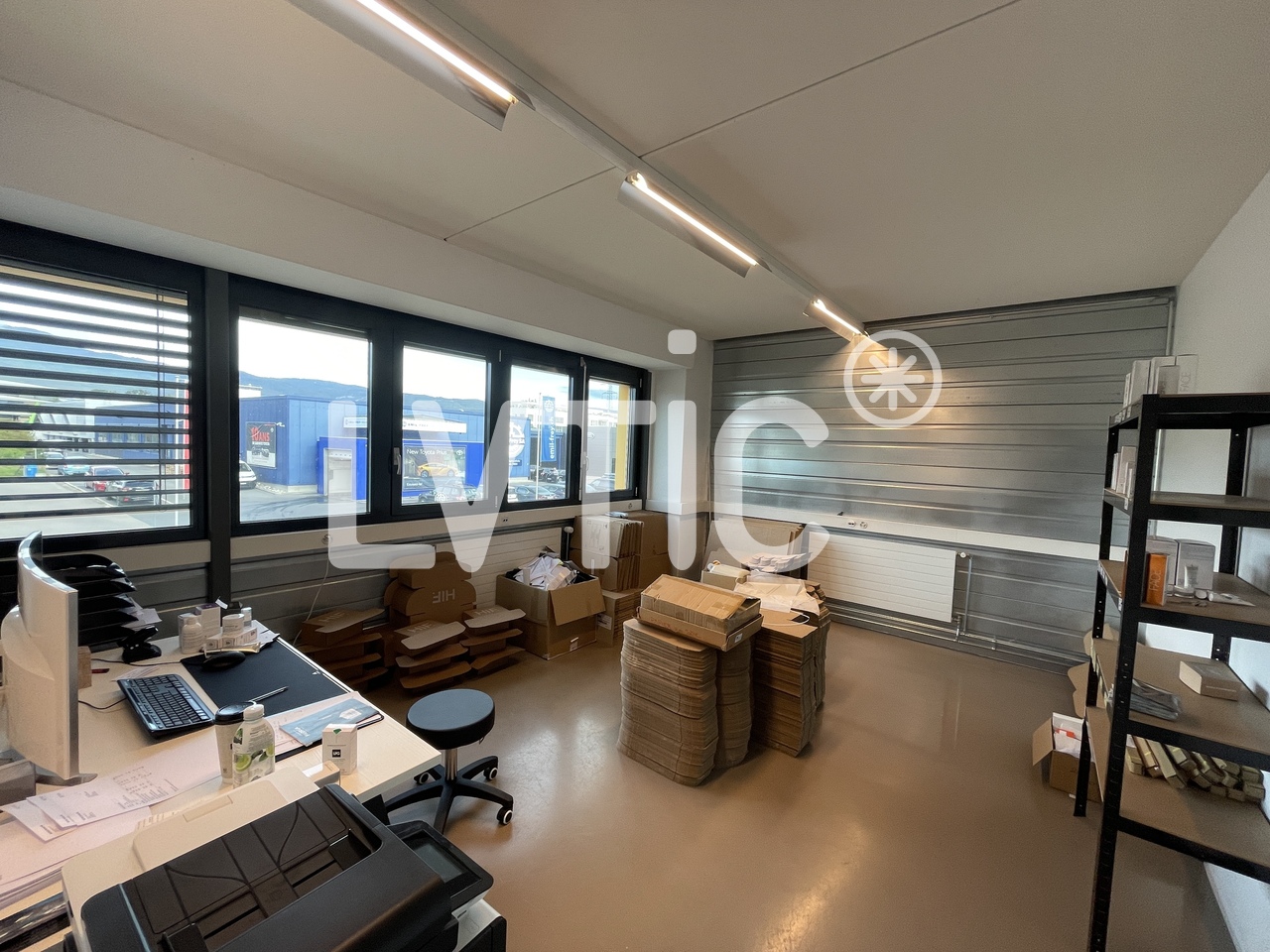 330m² office
