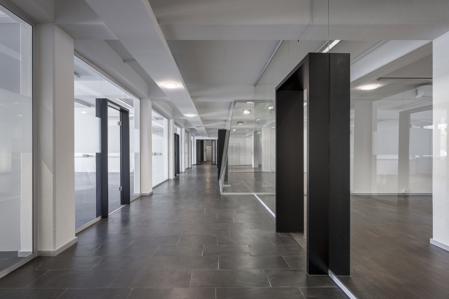 863m² de bureaux, photo 1 sur 10