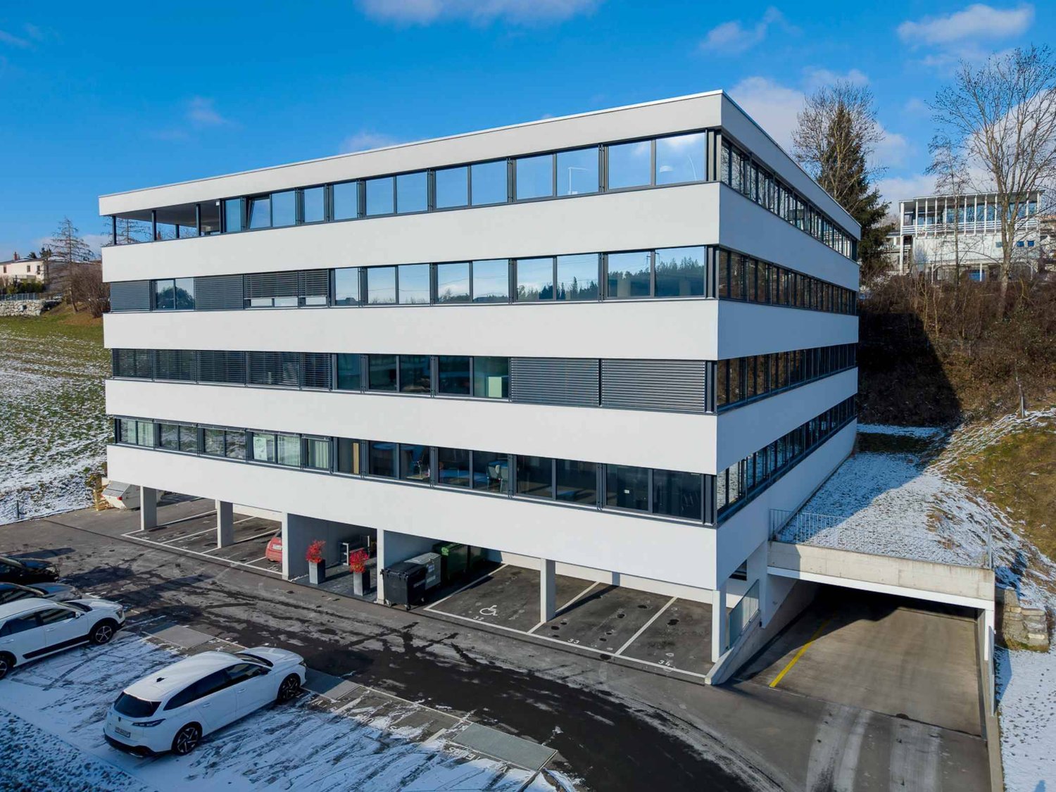 303m² commercial