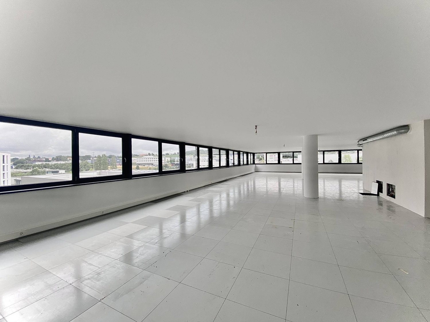 303m² commercial
