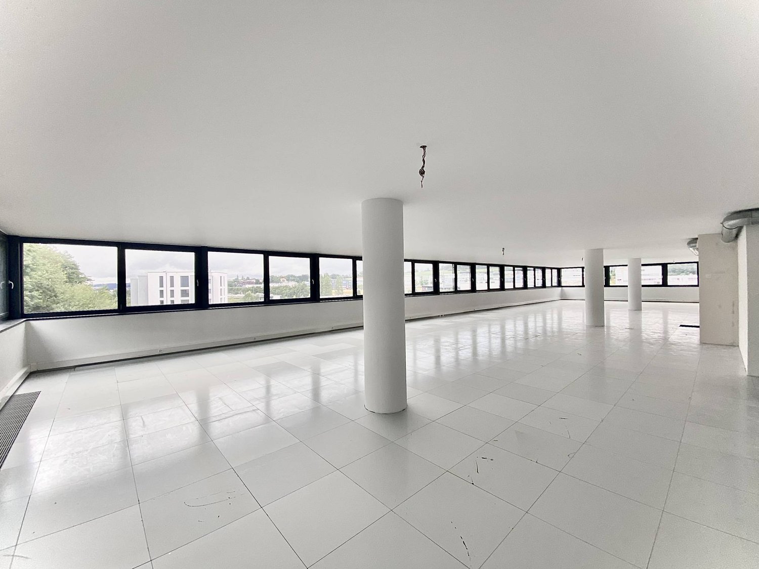 303m² commercial