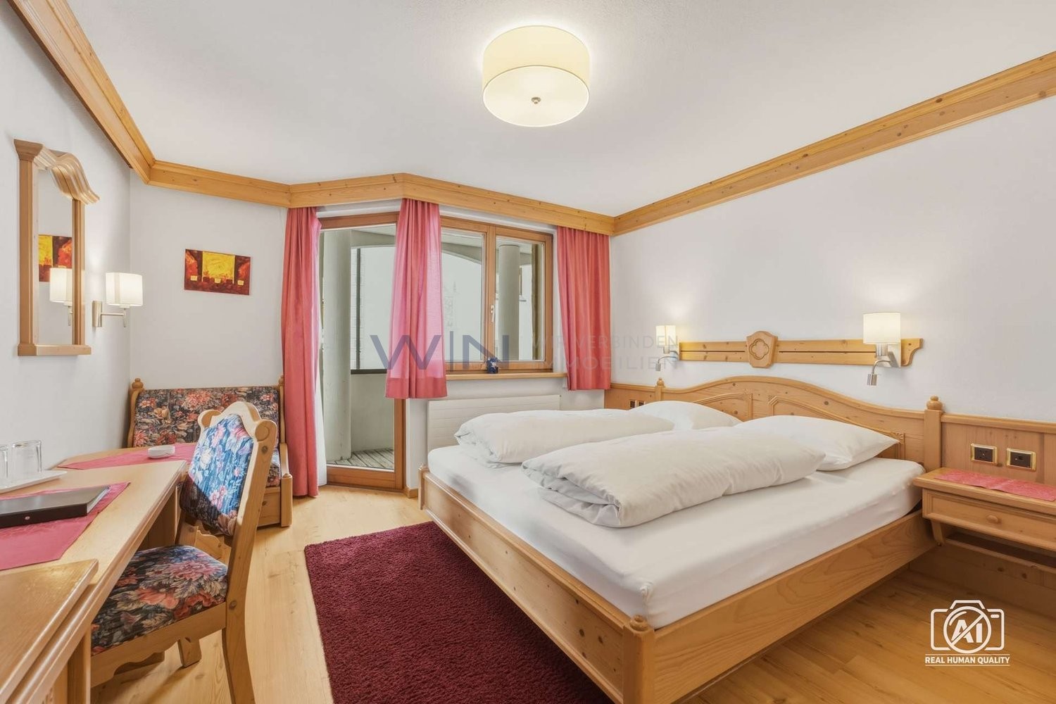 Investissement alpin avec charme et potentiel polyvalent

WE-FACTS
- accès direct aux pistes de ski, vue sur la montagne, proche du centre
- 11 chambres d'hôtes, gastronomie spacieuse, appartement privé de 3,5 pièces, espace bien-être
- sauna et jacuzzi, 29 places de parking, terrasse ensoleillée, c