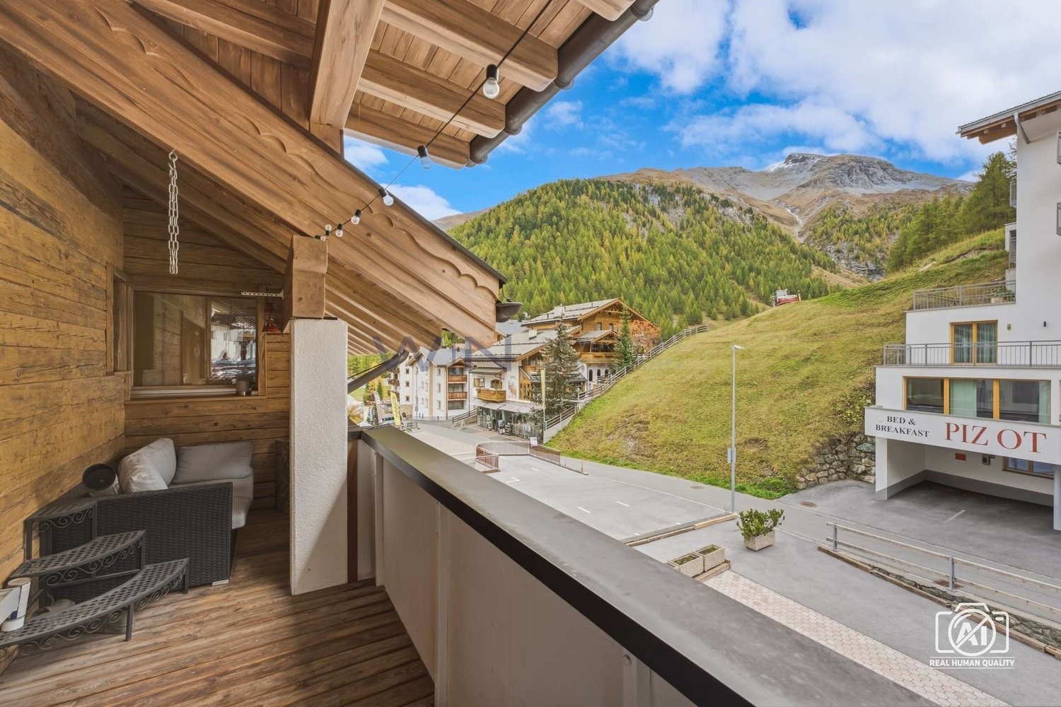Investissement alpin avec charme et potentiel polyvalent

WE-FACTS
- accès direct aux pistes de ski, vue sur la montagne, proche du centre
- 11 chambres d'hôtes, gastronomie spacieuse, appartement privé de 3,5 pièces, espace bien-être
- sauna et jacuzzi, 29 places de parking, terrasse ensoleillée, c