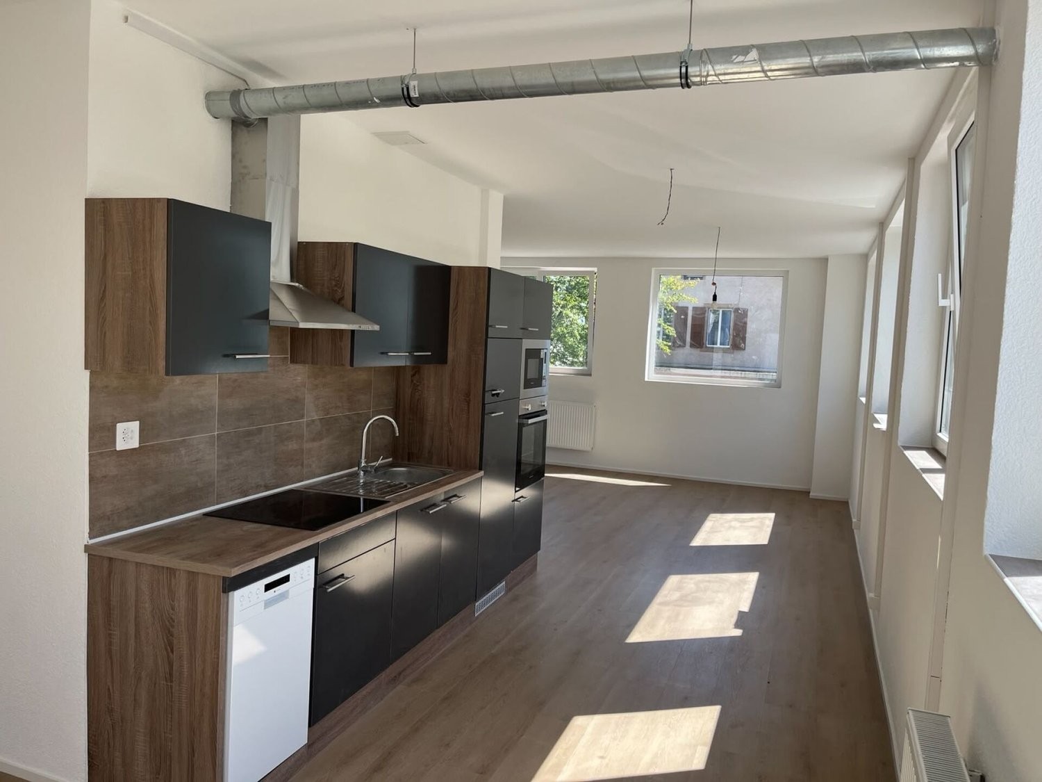 80m² shop