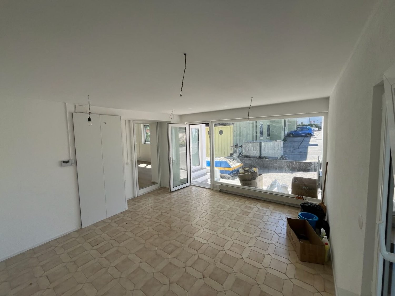 80m² shop