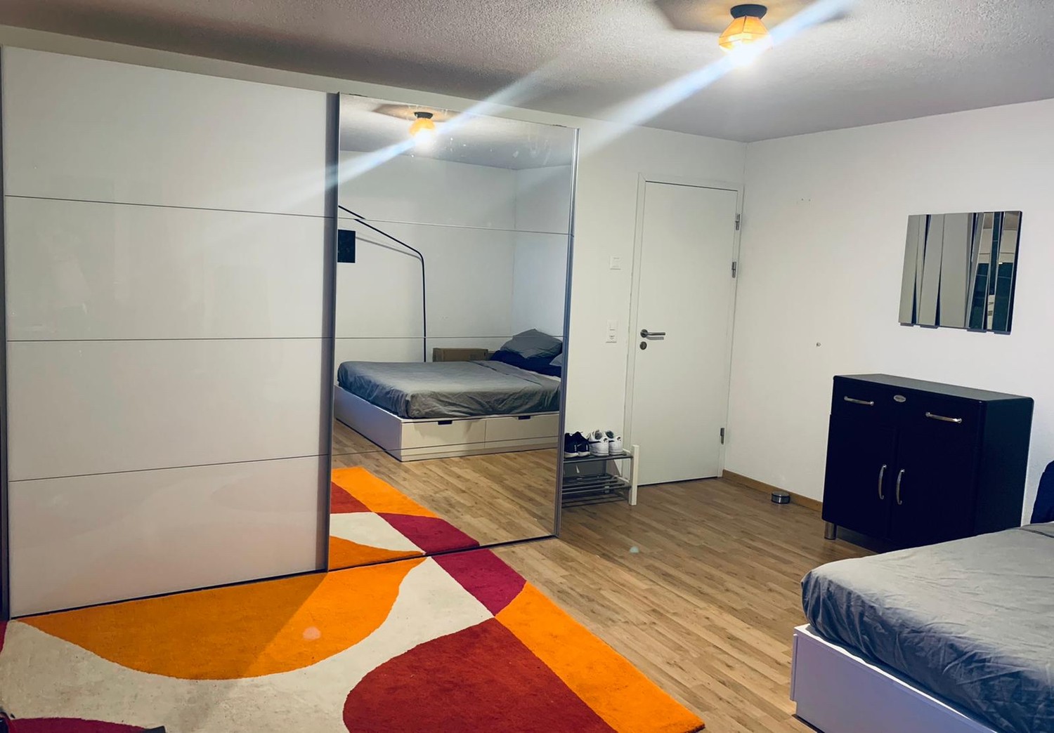 Zimmer in einer Wohngemeinschaft
Geräumiges Zimmer mit viel Licht und einem Balkon in einer 3.5-Zimmer-Wohnung, die mit 2 weiteren Personen geteilt wird.
Voll möbliert.
Fantastische Lage zwischen dem See, dem Sihlcity Einkaufs-/Unterhaltungszentrum und dem Zentrum., Foto 10 von 10