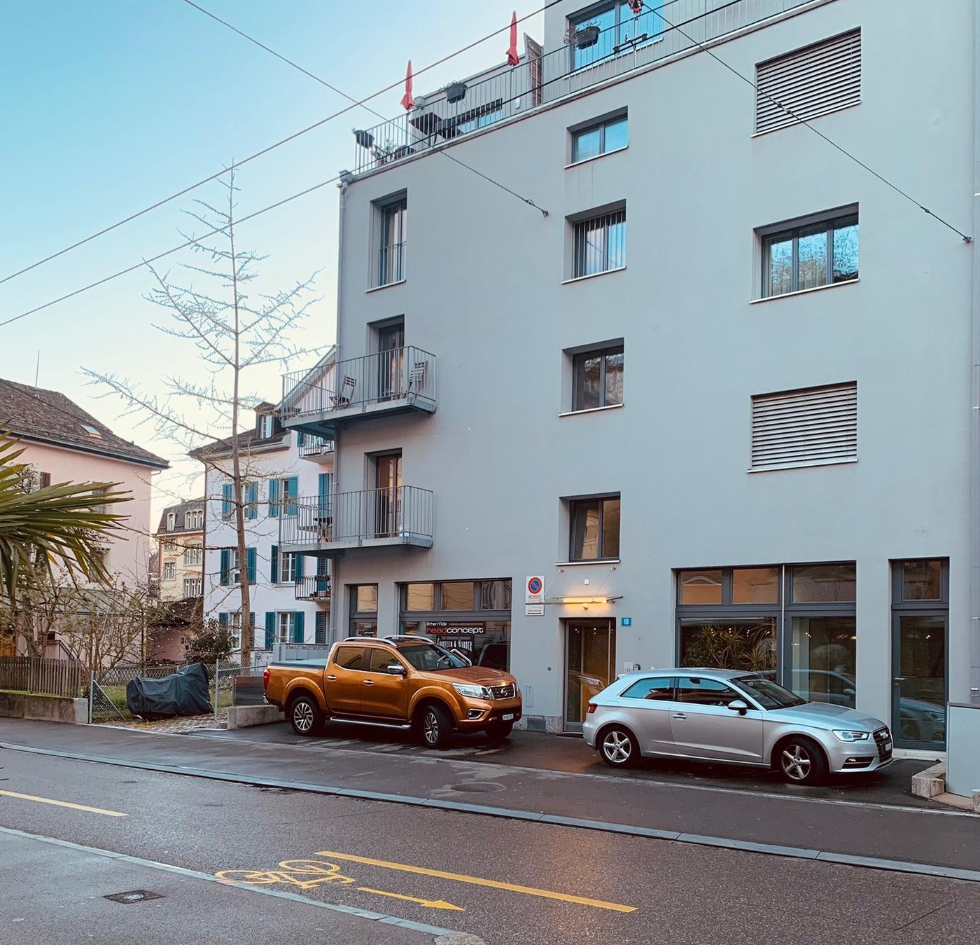 Zimmer in einer Wohngemeinschaft
Geräumiges Zimmer mit viel Licht und einem Balkon in einer 3.5-Zimmer-Wohnung, die mit 2 weiteren Personen geteilt wird.
Voll möbliert.
Fantastische Lage zwischen dem See, dem Sihlcity Einkaufs-/Unterhaltungszentrum und dem Zentrum., Foto 2 von 10