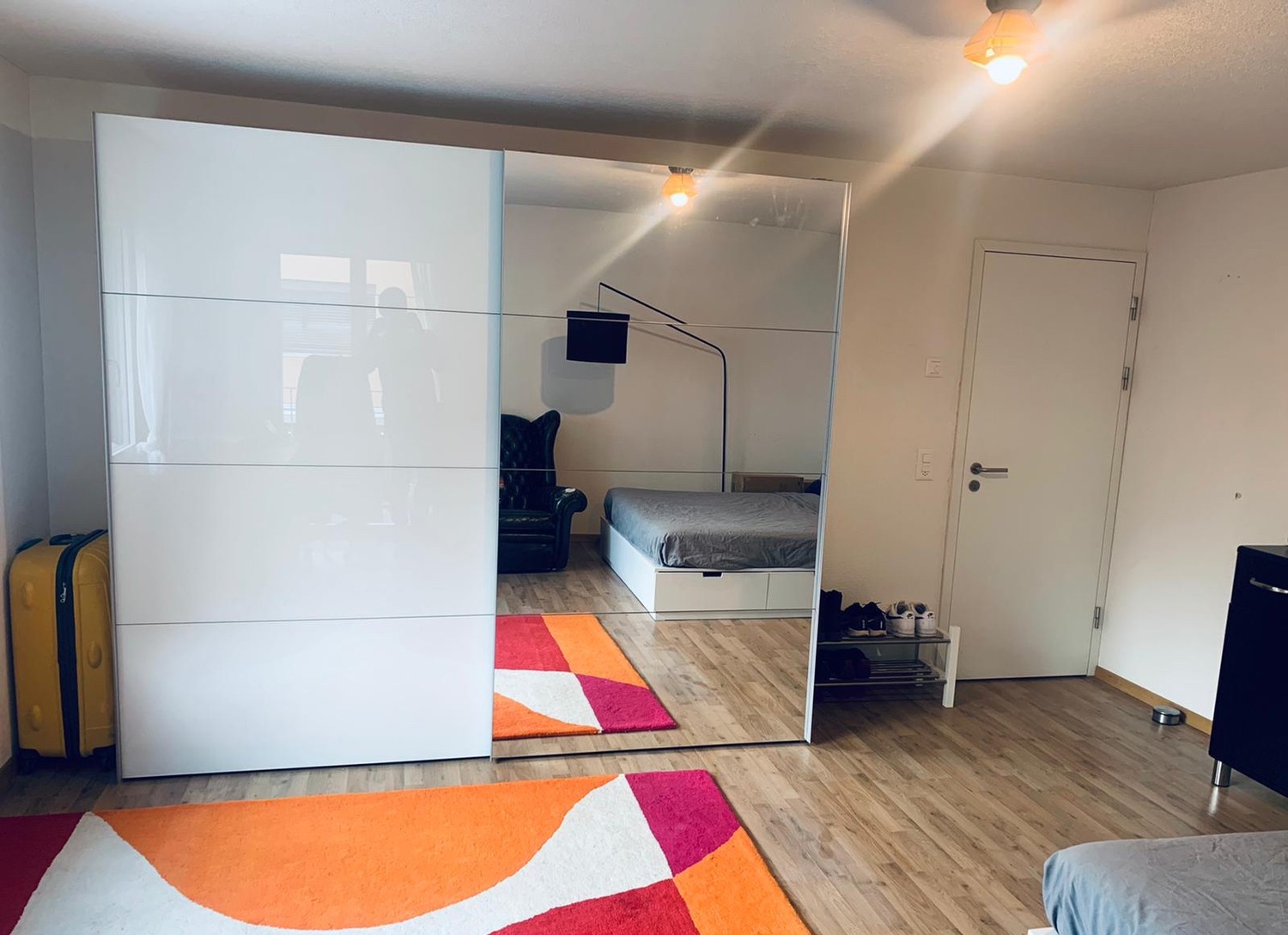 Zimmer in einer Wohngemeinschaft
Geräumiges Zimmer mit viel Licht und einem Balkon in einer 3.5-Zimmer-Wohnung, die mit 2 weiteren Personen geteilt wird.
Voll möbliert.
Fantastische Lage zwischen dem See, dem Sihlcity Einkaufs-/Unterhaltungszentrum und dem Zentrum., Foto 9 von 10
