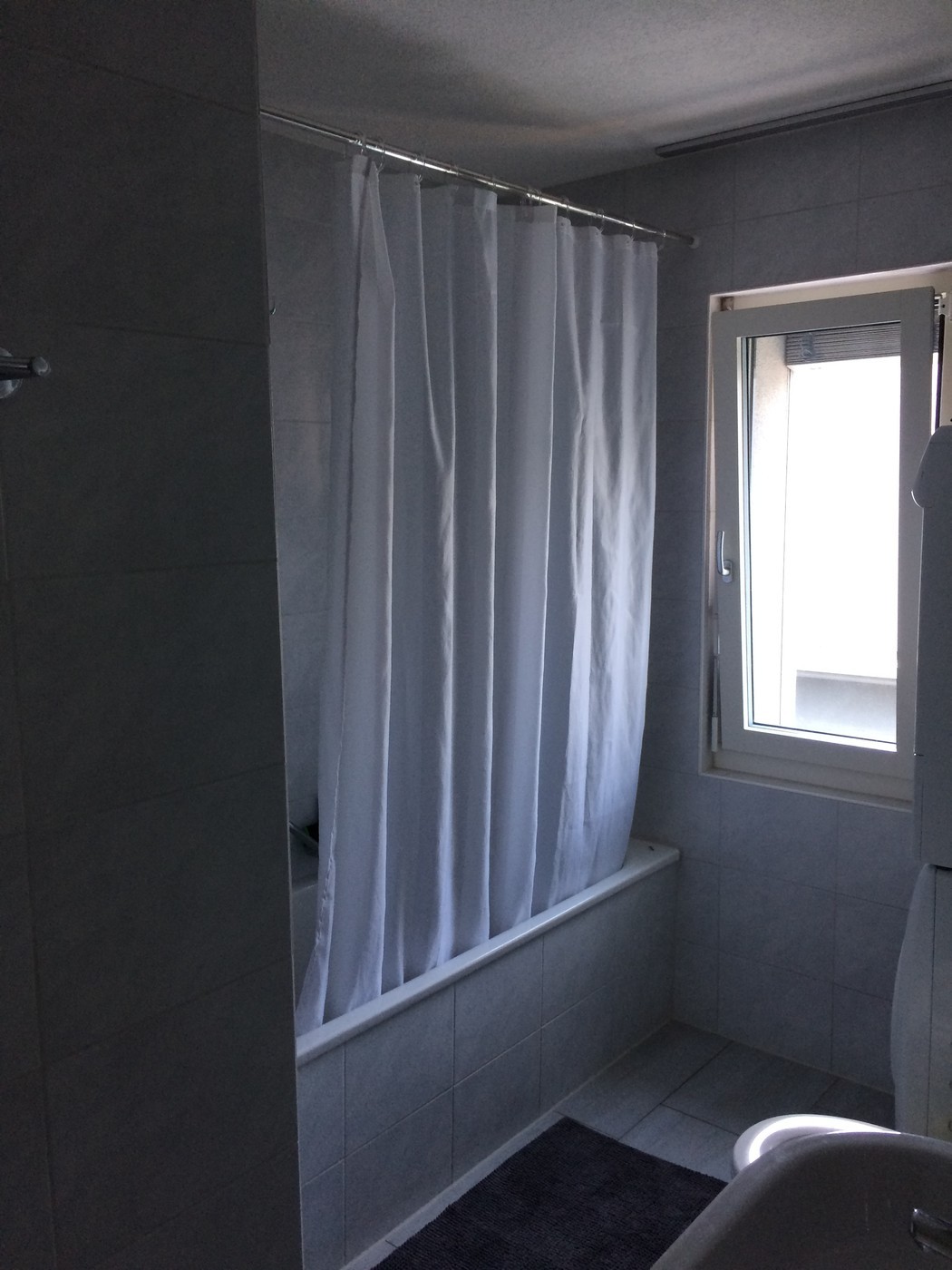Zimmer in einer Wohngemeinschaft
Geräumiges Zimmer mit viel Licht und einem Balkon in einer 3.5-Zimmer-Wohnung, die mit 2 weiteren Personen geteilt wird.
Voll möbliert.
Fantastische Lage zwischen dem See, dem Sihlcity Einkaufs-/Unterhaltungszentrum und dem Zentrum., Foto 4 von 10