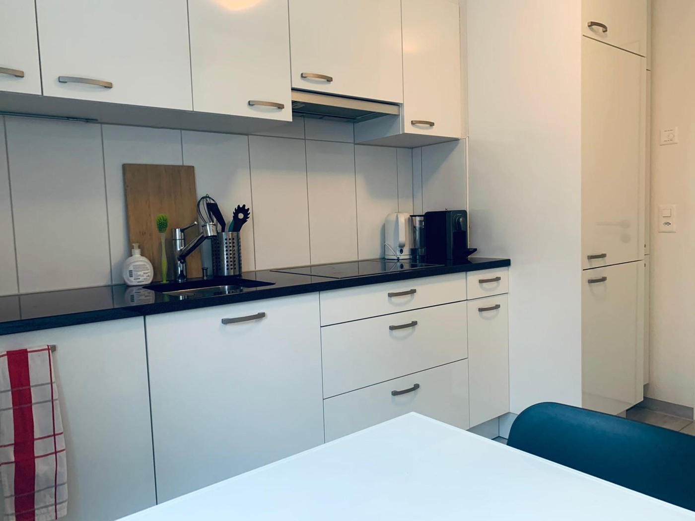 Zimmer in einer Wohngemeinschaft
Geräumiges Zimmer mit viel Licht und einem Balkon in einer 3.5-Zimmer-Wohnung, die mit 2 weiteren Personen geteilt wird.
Voll möbliert.
Fantastische Lage zwischen dem See, dem Sihlcity Einkaufs-/Unterhaltungszentrum und dem Zentrum., Foto 8 von 10