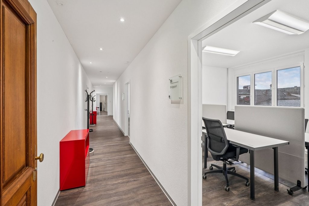 180m² office