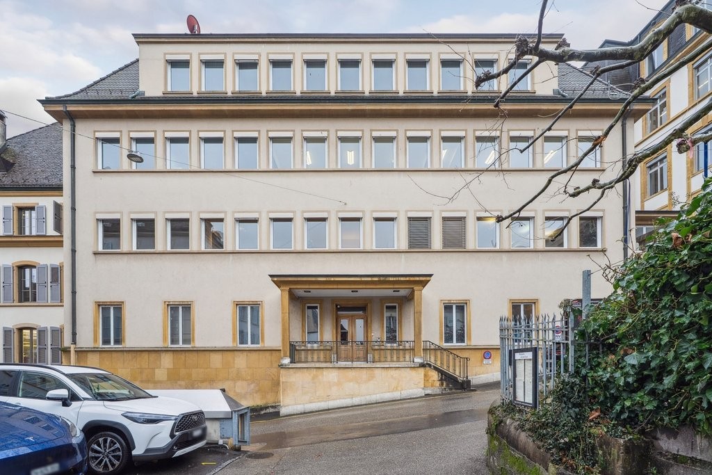 180m² office