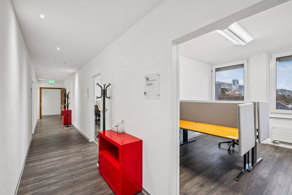 180m² office