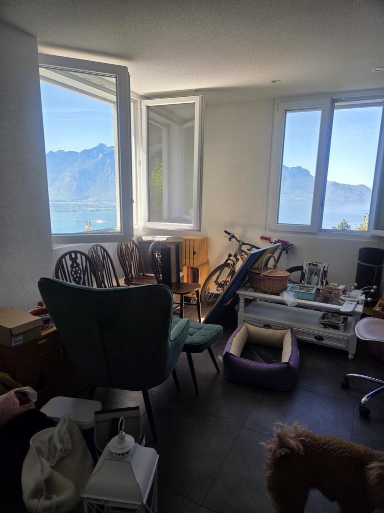 3 ½ Zimmer Wohnung","description":"Gelegen in den Höhen von Montreux unterhalb von Caux, bietet das Dorf Glion eine atemberaubende Aussicht auf die Region. Man erreicht es ganz natürlich mit dem Auto, aber für ein besonderes Erlebnis wählt man den Zug über die Linie Montreux-Les Rochers-de-Naye. Ein, Foto 3 von 7