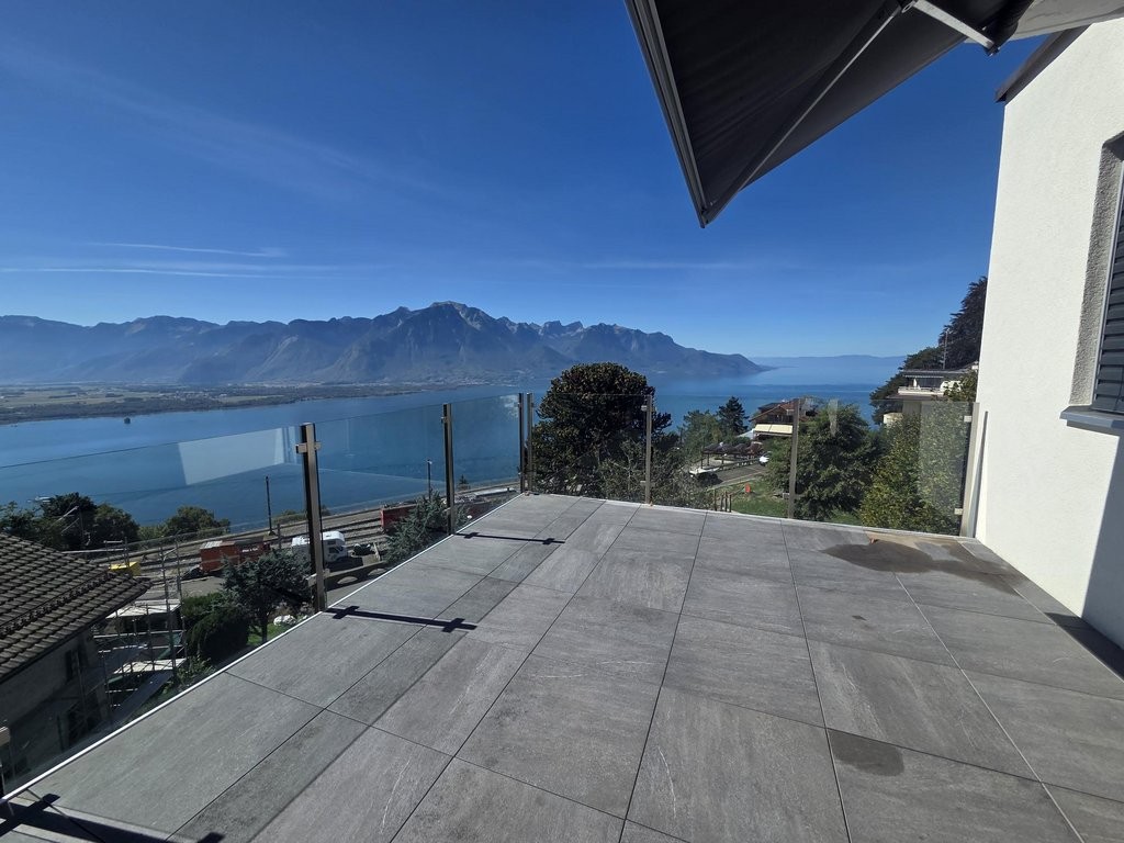 3 ½ Zimmer Wohnung","description":"Gelegen in den Höhen von Montreux unterhalb von Caux, bietet das Dorf Glion eine atemberaubende Aussicht auf die Region. Man erreicht es ganz natürlich mit dem Auto, aber für ein besonderes Erlebnis wählt man den Zug über die Linie Montreux-Les Rochers-de-Naye. Ein, Foto 1 von 7