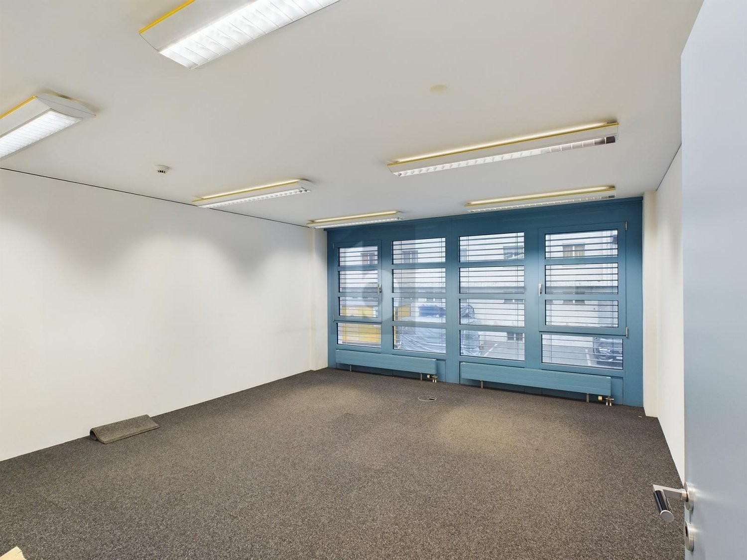 24m² office