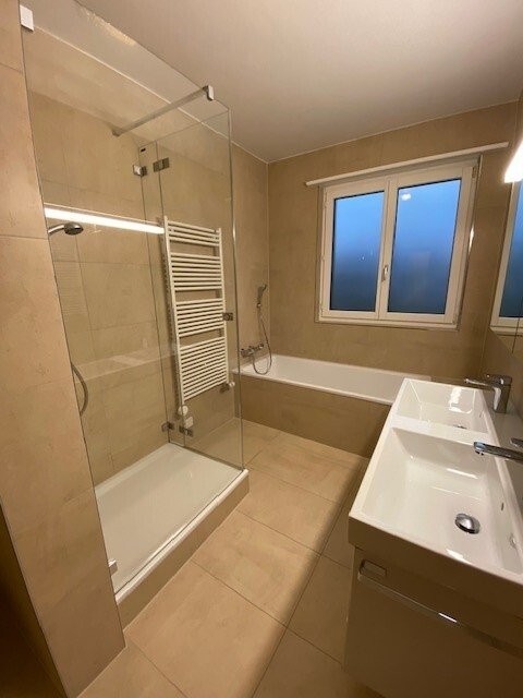 Appartement de 6 pièces

L'immeuble résidentiel calme et adapté aux familles est situé dans un emplacement très central dans le quartier de Schosshalden, avec vue sur l'idyllique Egelsee. En quelques minutes à pied, vous atteignez l'épicerie de quartier Voi pour vos achats ainsi que les transports p, photo 3 sur 10