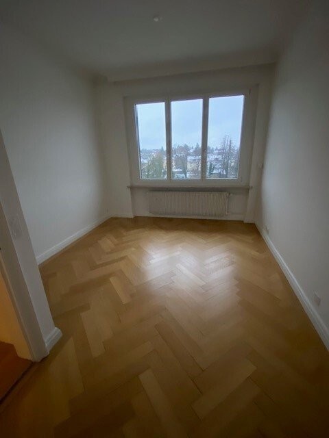 Appartement de 6 pièces

L'immeuble résidentiel calme et adapté aux familles est situé dans un emplacement très central dans le quartier de Schosshalden, avec vue sur l'idyllique Egelsee. En quelques minutes à pied, vous atteignez l'épicerie de quartier Voi pour vos achats ainsi que les transports p, photo 10 sur 10